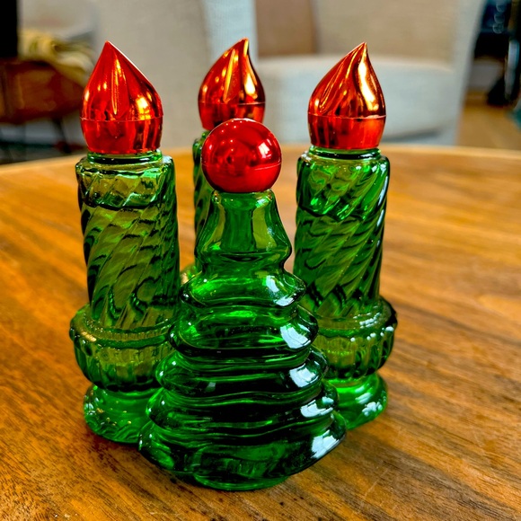 4 nostalgic Avon, cologne, decanters shaped like Christmas trees, and candles - Picture 1 of 5